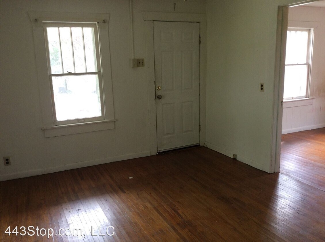 Primary Photo - 2 br, 1 bath House - 105 Third Ave.