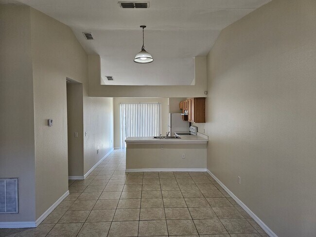 Foto del edificio - COMING SOON!   CUTE!  3 BEDROOM / 2 BATH - HALF DUPLEX (DELTONA)