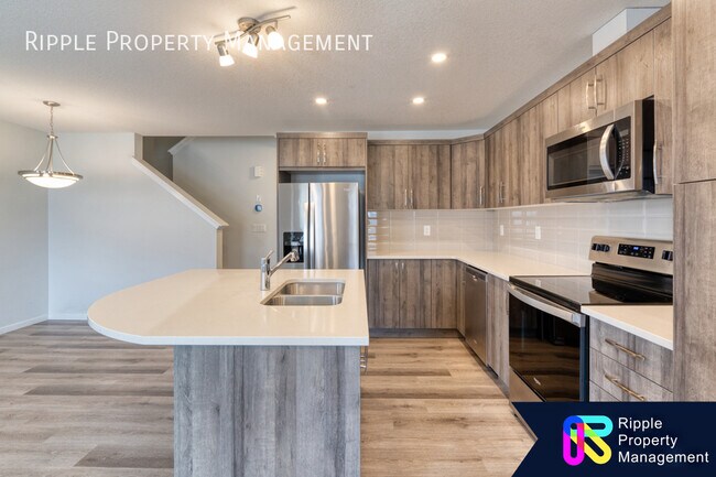 Building Photo - Modern 3 Beds, 2.5 Baths TownHouse | Avail...