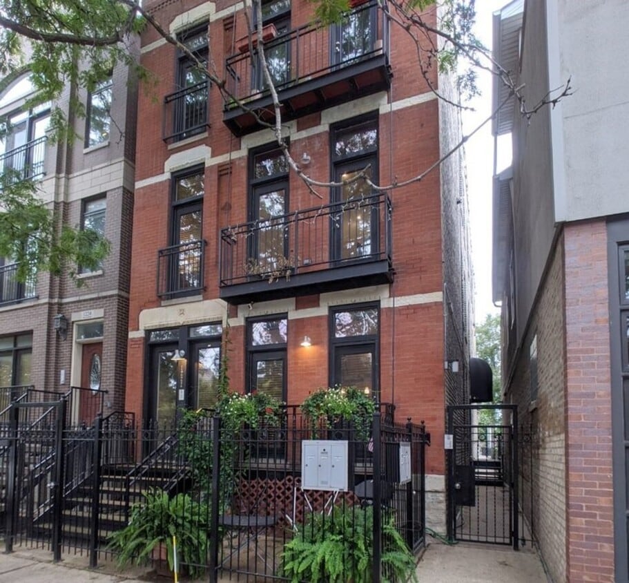 Primary Photo - 1222 W Hubbard St