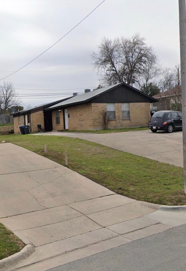 Building Photo - 5419-5419 Libbey Ave