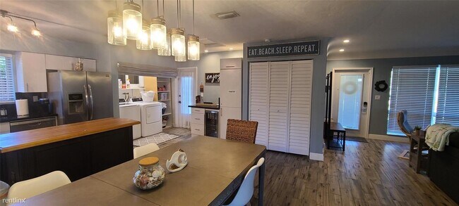 Foto del edificio - 2 br, 2 bath House - 2150 NE 52nd St