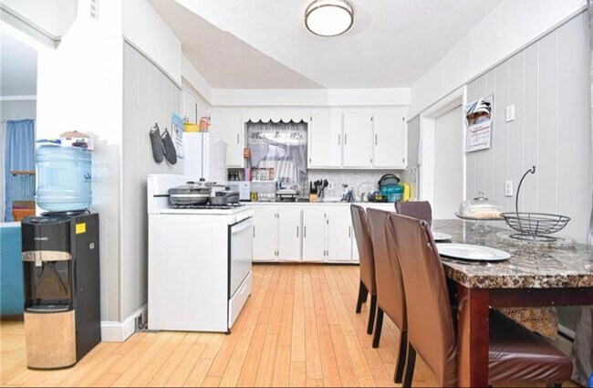 Foto del edificio - 390 Weeden St