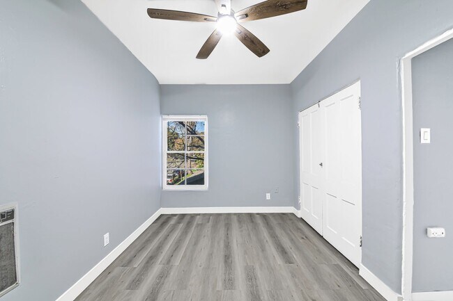 Building Photo - 722 Maine Ave