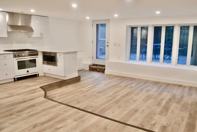 Building Photo - 602 Tremont St
