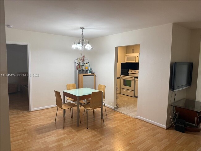 Foto del edificio - 17021 N Bay Rd