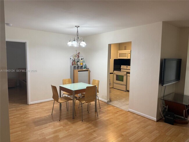 Building Photo - 17021 N Bay Rd