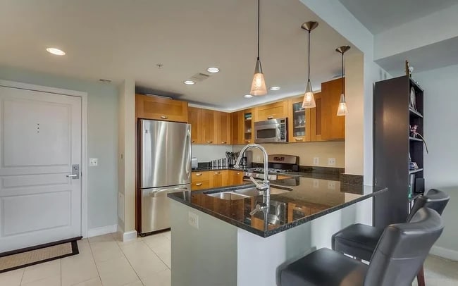 Foto del edificio - 2451 Midtown Ave