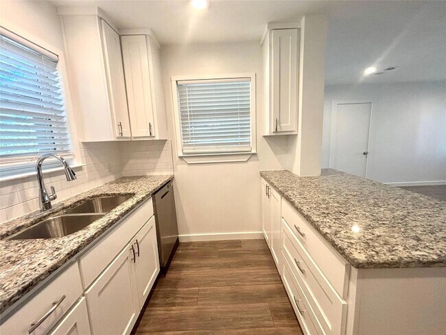 Foto del edificio - 1603 E 12th St