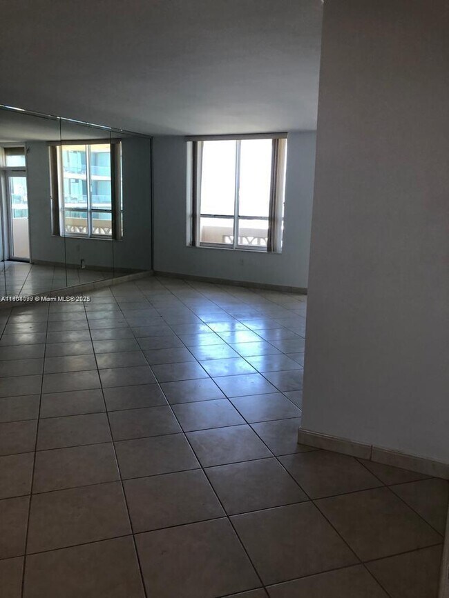 Building Photo - 10185 Collins Ave