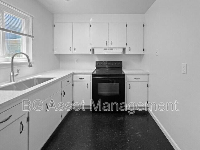 Building Photo - 2420 Market Ave