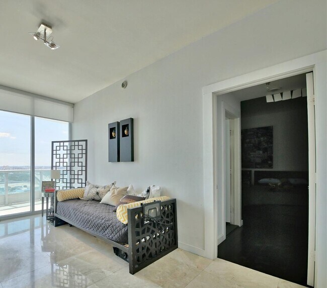 Building Photo - 900 Biscayne Blvd