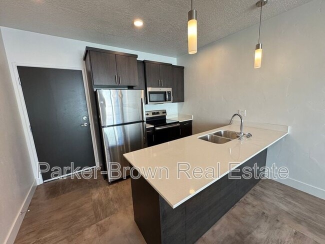 Building Photo - 965 S 200 W