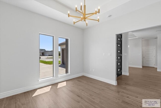 Foto del edificio - 30 Portofino Blvd