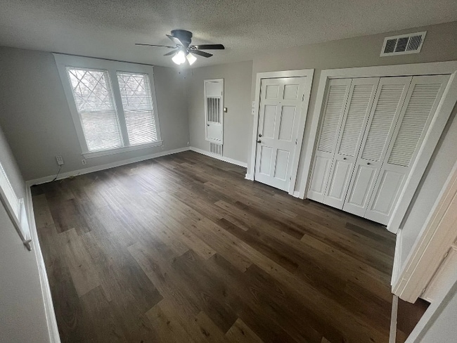 Building Photo - 1020 Kavanaugh Blvd