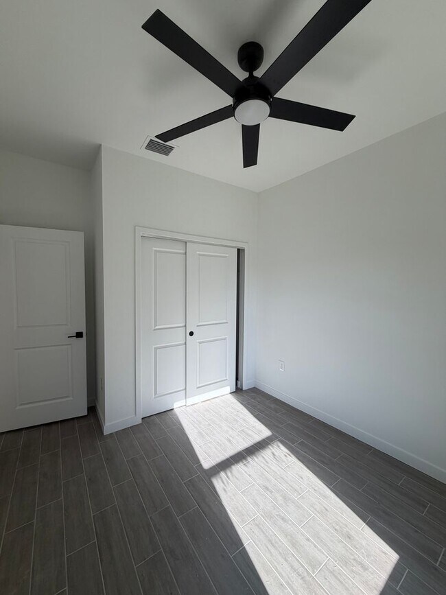 Foto del edificio - 2103 Redmond St