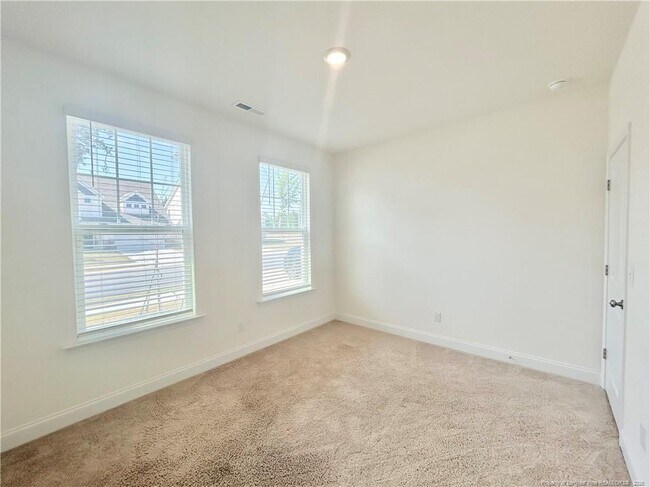 Foto del edificio - 282 Creekhaven Dr