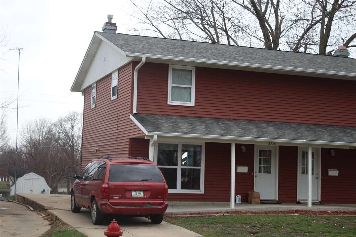 Building Photo - 2715 Wayne Ave