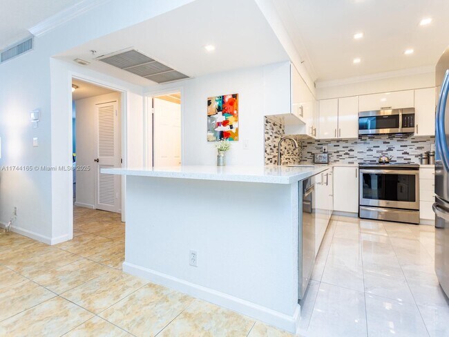 Building Photo - 2501 S Ocean Dr