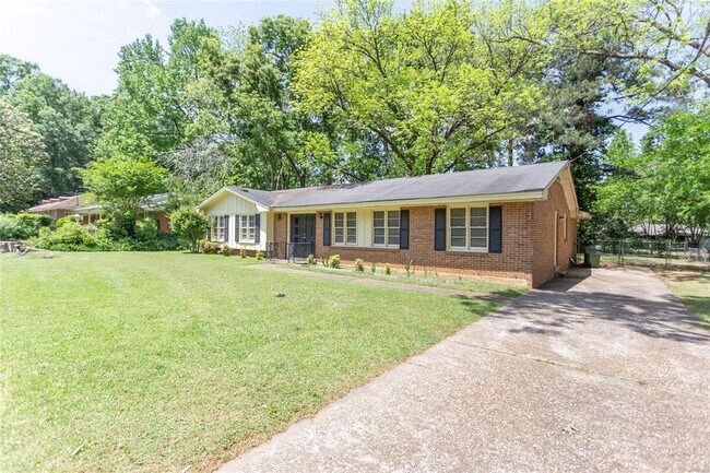 Building Photo - 3741 Royal Crest Dr