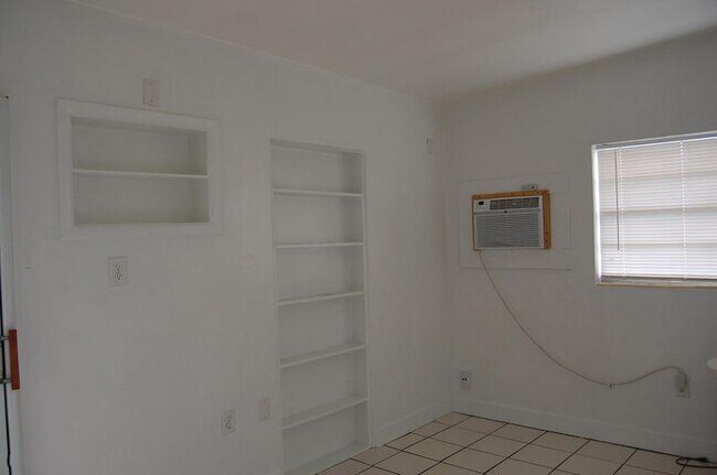 Building Photo - 490 S. Orlando Ave #1