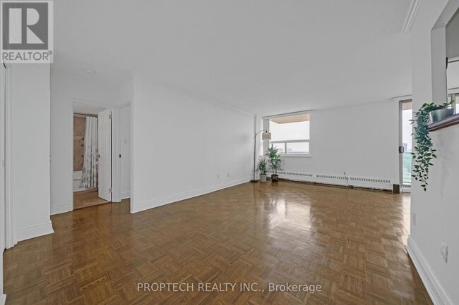 Building Photo - 5949-5949 Yonge St