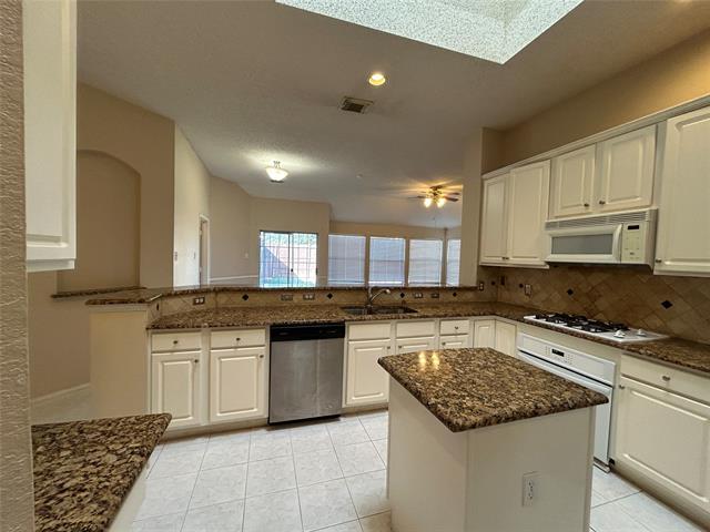 Foto del edificio - 3805 Pine Valley Dr