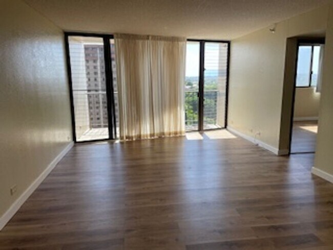 Building Photo - The Park @ Pearlridge 1/1/1 p/f condo