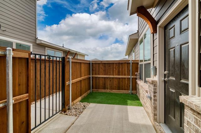 Building Photo - 605 Harvest Moon Dr