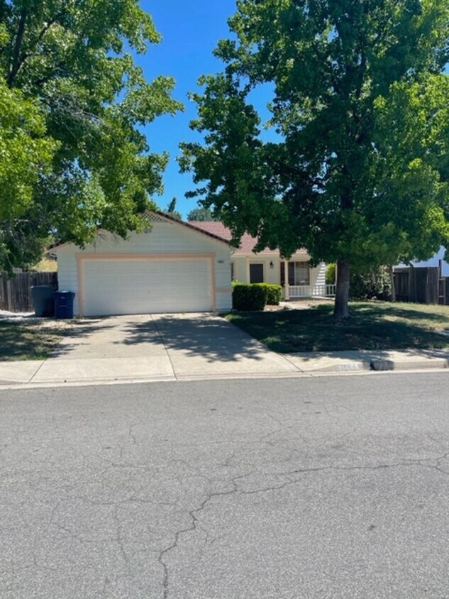 Foto principal - 3 Bedroom in Quail Ridge Subdivision