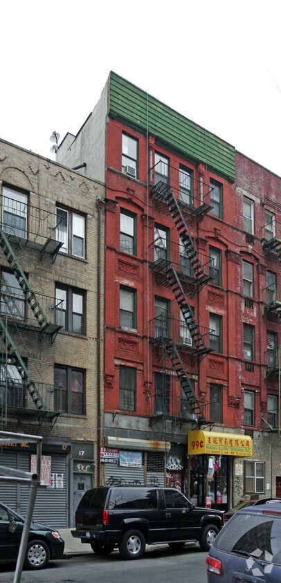 Building Photo - 19 Monroe St