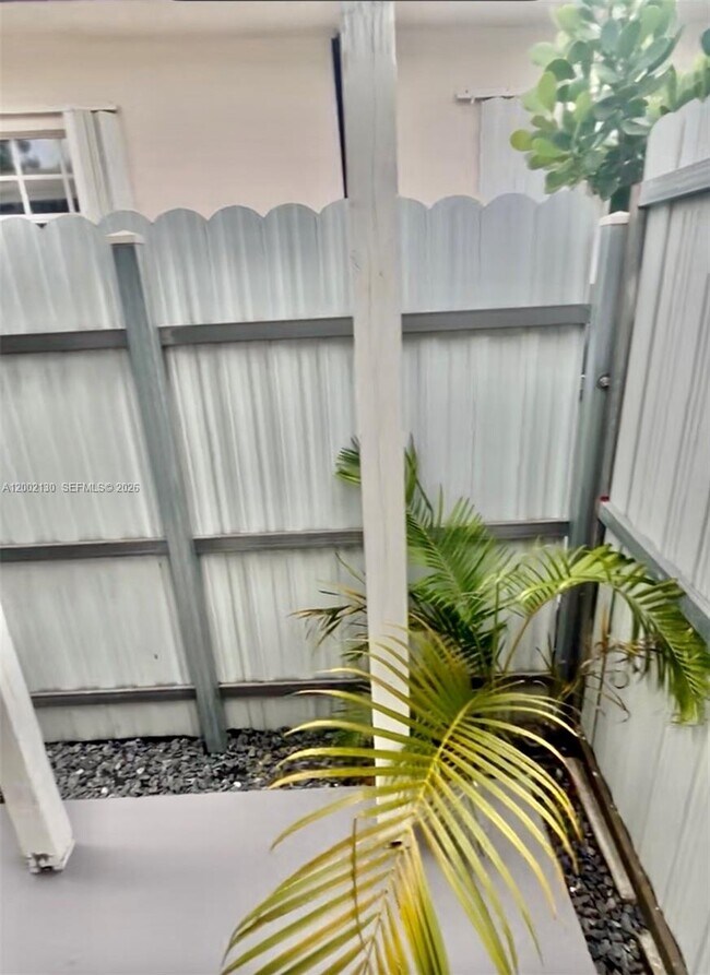 Foto del edificio - 3800 NW 197th Terrace