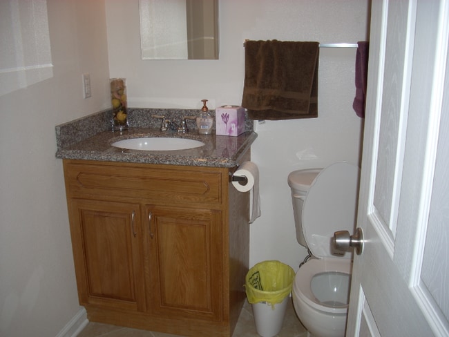 Building Photo - 3517 Plaza Dr