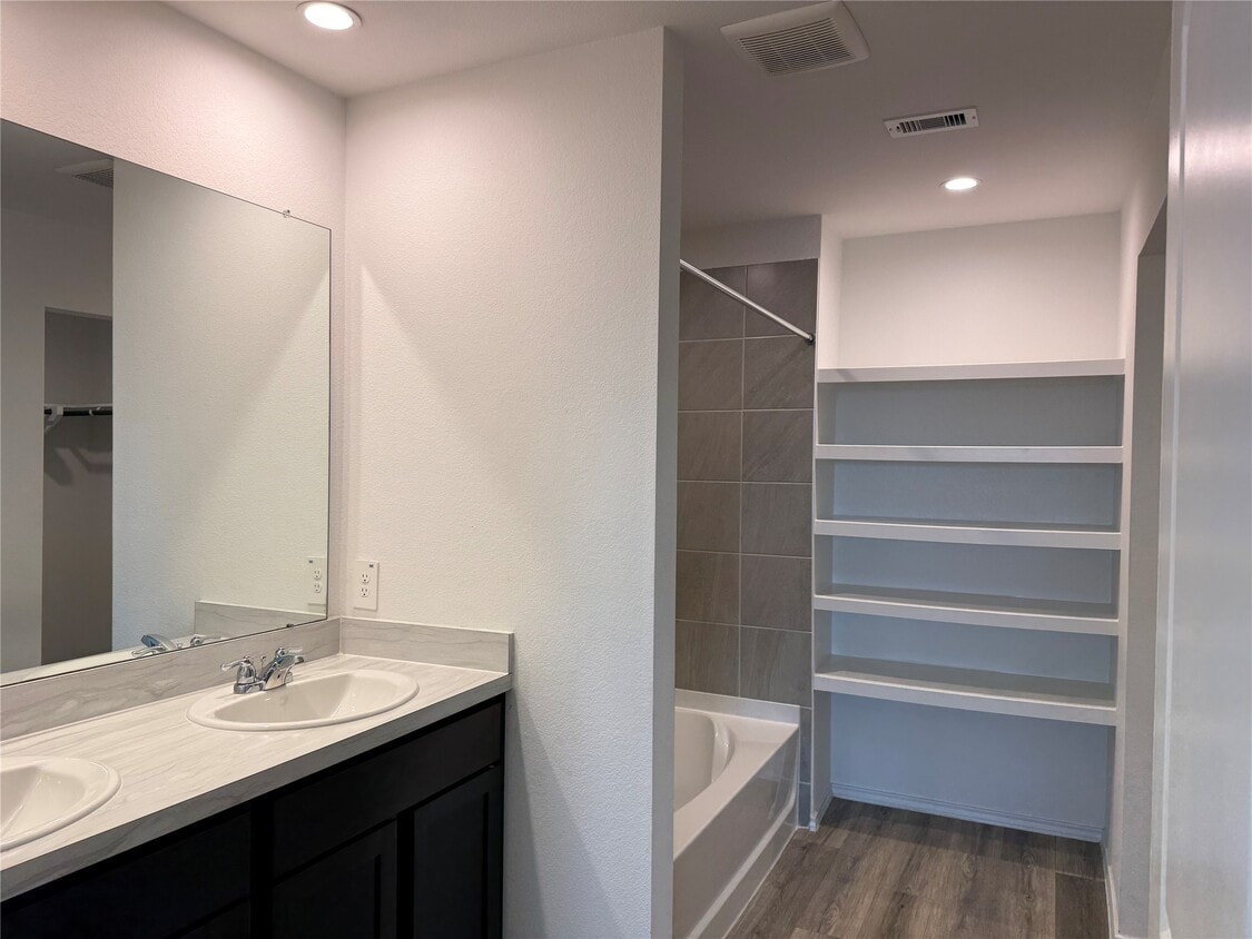 Building Photo - 1111 Tempranillo Wy