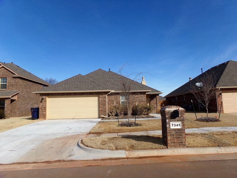 Primary Photo - Awesome home in Deer Creek Schools.