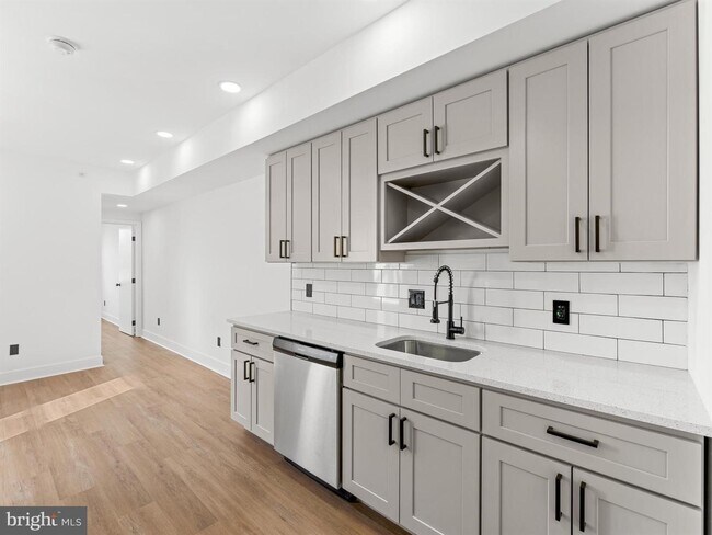 Foto del edificio - 4927 Catharine St