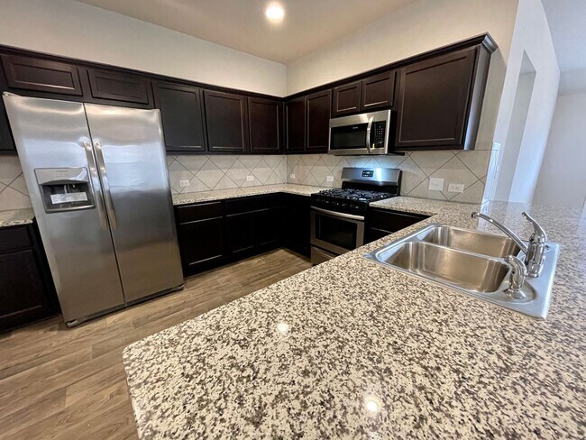 Building Photo - Charming 4 bedroom, 2 bathroom in East-Central Austin!