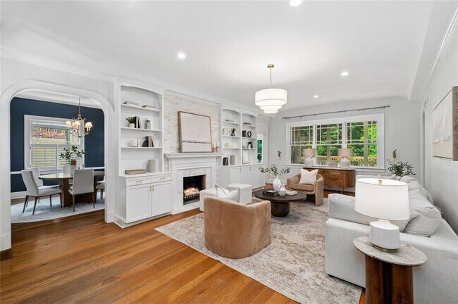 Foto del edificio - 582 Lakeshore Dr NE