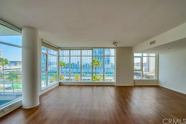 Foto del edificio - 400 W Ocean Blvd