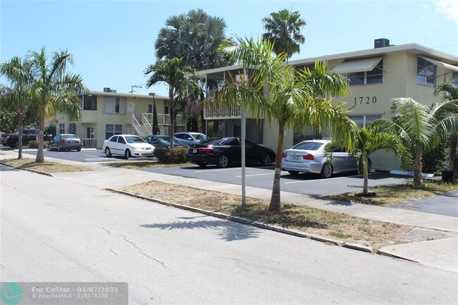 Building Photo - 1720 Funston St