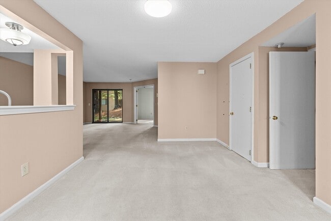Building Photo - 221 Trailside Way