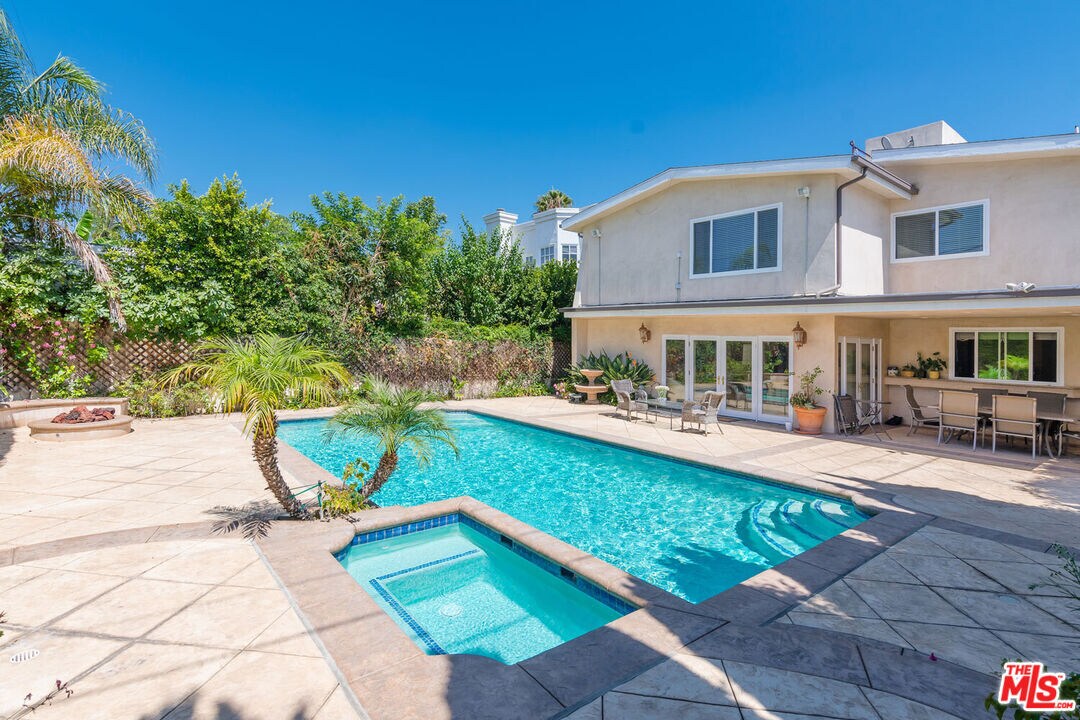 Building Photo - 203 N Palm Dr