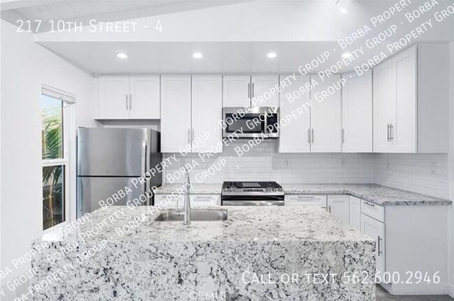 Building Photo - 217 10th St