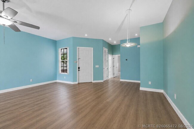 Foto del edificio - 546 SW New Castle Cove