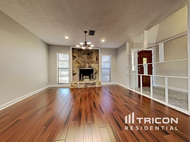 Foto del edificio - 1507 Teakwood Dr