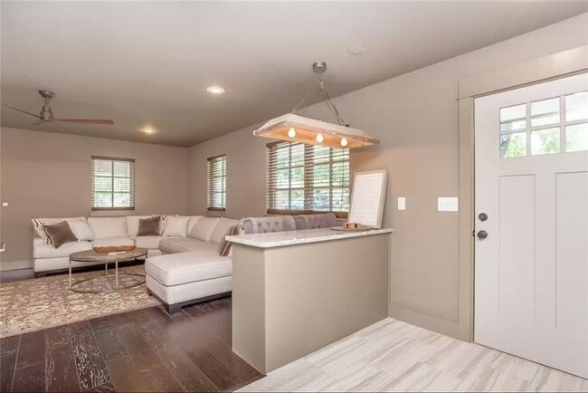 Building Photo - 303 NW F St