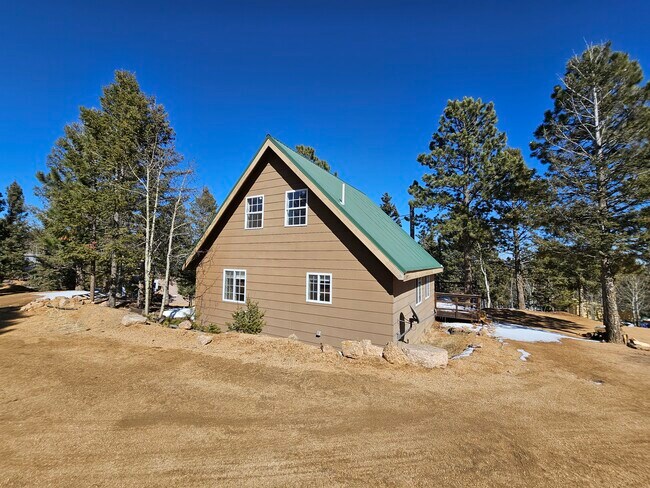 Building Photo - 510 Fern Rd