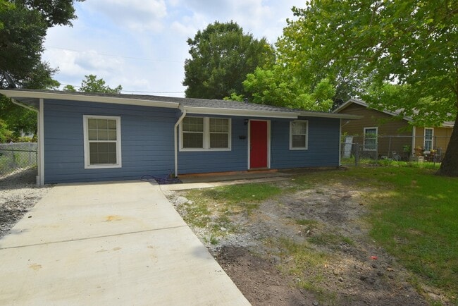 RECENTLY UPDATED 3 BEDROOM 1 BATH HOME - RECENTLY UPDATED 3 BEDROOM 1 BATH HOME