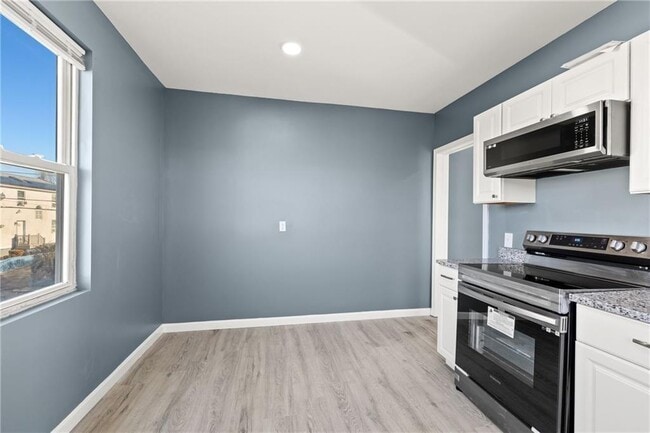 Building Photo - 18 Loreto St