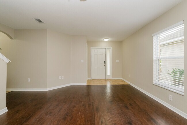 Foto del edificio - 7266 Lumber Port Dr